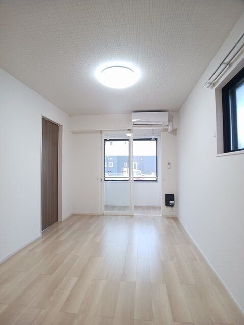 Ｄｅｎｂｅ塩津Ⅱの居間・リビング