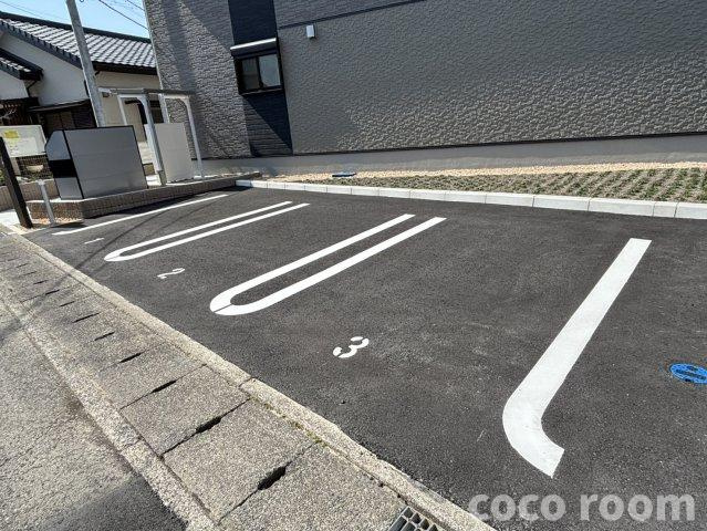 Ｄｅｎｂｅ塩津Ⅱの駐車場