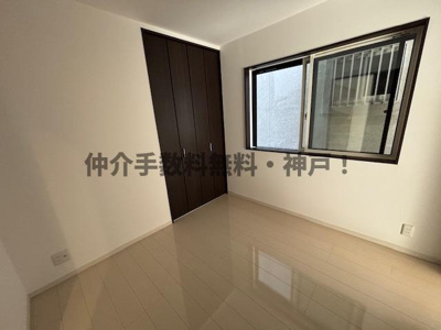 【洋室】 | 神戸市垂水区舞子坂４丁目　新築戸建　仲介手数料無料！ | 落ち着いた色調の洋室です