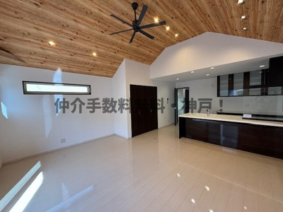 【居間・リビング】 | 神戸市垂水区舞子坂４丁目　新築戸建　仲介手数料無料！ | おしゃれな居間です