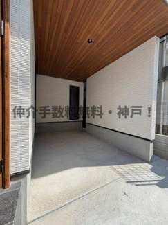 【駐車場】 | 神戸市垂水区舞子坂４丁目　新築戸建　仲介手数料無料！ | 駐車場があるので、車を買う予定の方も安心です