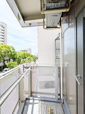 山手井上ビルのバルコニー