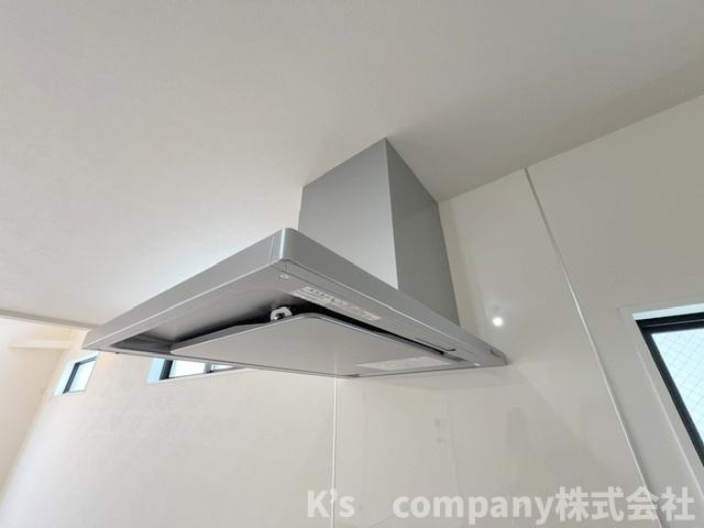 ◎高座郡寒川町岡田6丁目　新築戸建のキッチン|お手入れのしやすいスリムタイプのレンジフード☆