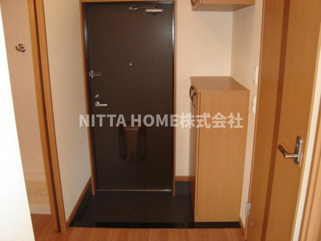 ルピナス　ネオコートの玄関|上下のシューズボックス付きの玄関です◇