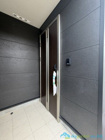 小田原市蓮正寺　第17　新築戸建　全2棟1号棟の玄関