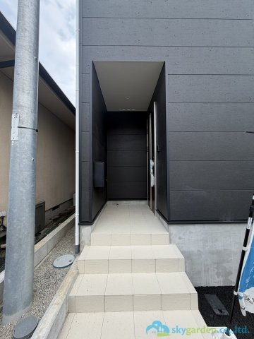 小田原市蓮正寺　第17　新築戸建　全2棟1号棟の玄関
