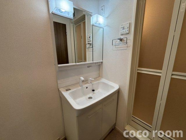 ヒカルサ藤枝兵太夫の独立洗面台