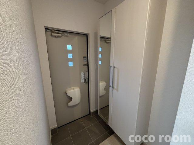 ヒカルサ藤枝兵太夫の玄関