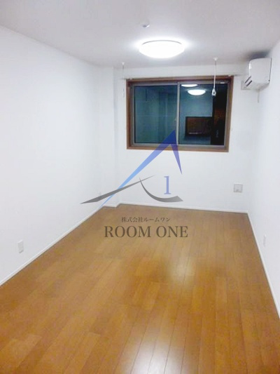 シャーンティ・エーカムの居間・リビング|洋室のお部屋です。