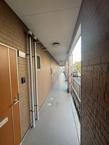 大垣市一棟アパート　駐車場のバルコニー