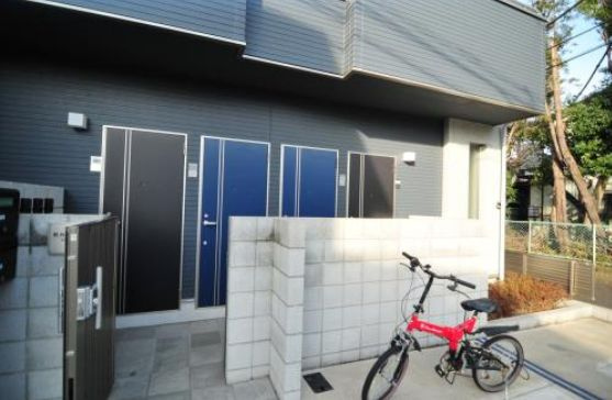 K-house Shimotakaidoのエントランス