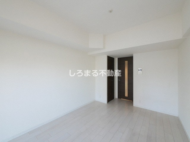 ララプレイスＯＳＡＫＡ　ＷＥＳＴ　ＰＲＩＭＥの居間・リビング