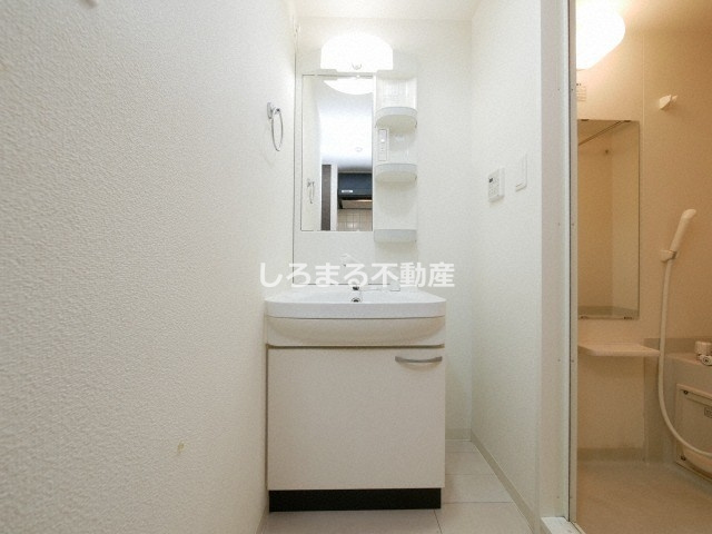 ララプレイスＯＳＡＫＡ　ＷＥＳＴ　ＰＲＩＭＥの独立洗面台