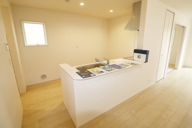 郡山市安積荒井３丁目　　　１号棟　　　安積第1小学校、安積中学区　のキッチン