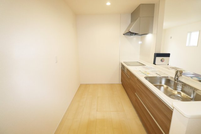 郡山市安積荒井３丁目　　　１号棟　　　安積第1小学校、安積中学区　のキッチン