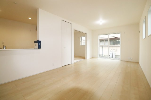 郡山市安積荒井３丁目　　　１号棟　　　安積第1小学校、安積中学区　の居間・リビング