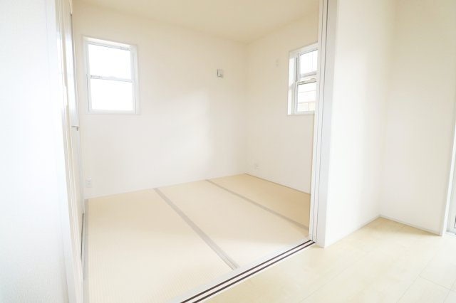 郡山市安積荒井３丁目　　　１号棟　　　安積第1小学校、安積中学区　の和室