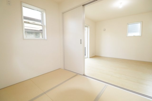 郡山市安積荒井３丁目　　　１号棟　　　安積第1小学校、安積中学区　の和室