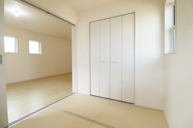 郡山市安積荒井３丁目　　　１号棟　　　安積第1小学校、安積中学区　の和室