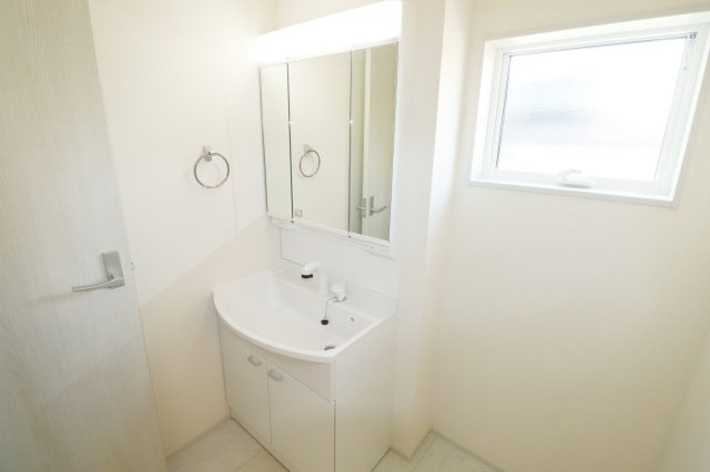 郡山市安積荒井３丁目　　　１号棟　　　安積第1小学校、安積中学区　の洗面所