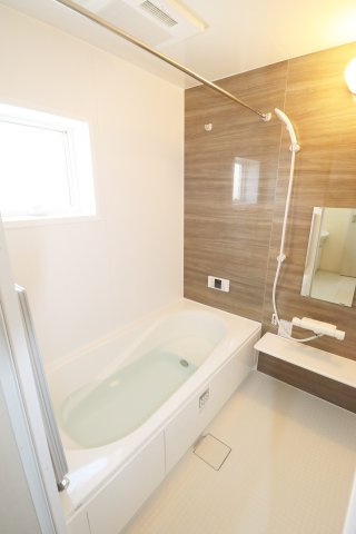 郡山市安積荒井３丁目　　　１号棟　　　安積第1小学校、安積中学区　の浴室