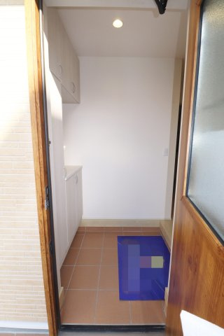 郡山市安積荒井３丁目　　　１号棟　　　安積第1小学校、安積中学区　の玄関