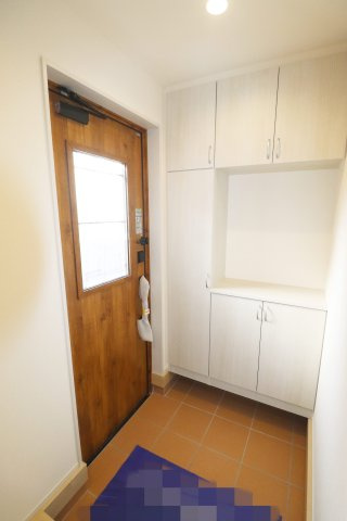 郡山市安積荒井３丁目　　　１号棟　　　安積第1小学校、安積中学区　の玄関