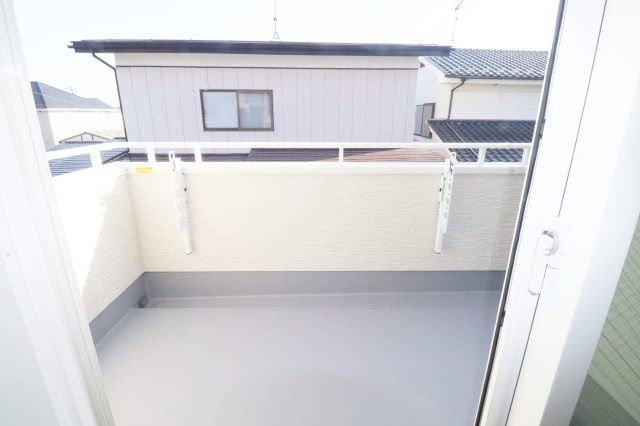 郡山市安積荒井３丁目　　　１号棟　　　安積第1小学校、安積中学区　のバルコニー