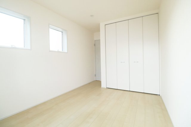 郡山市安積荒井３丁目　　　１号棟　　　安積第1小学校、安積中学区　の洋室