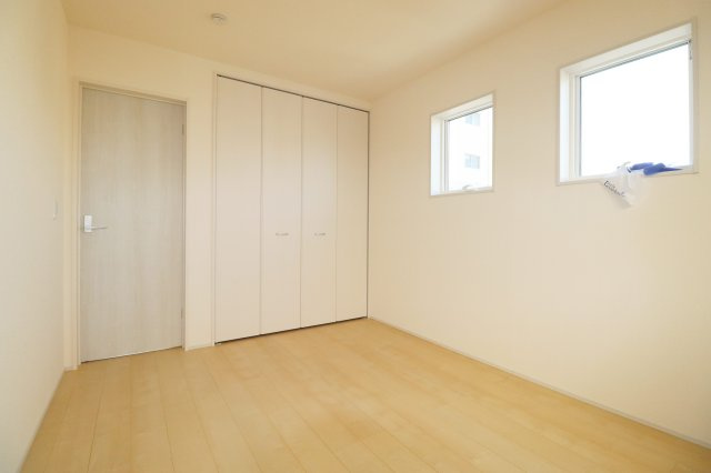 郡山市安積荒井３丁目　　　１号棟　　　安積第1小学校、安積中学区　の洋室