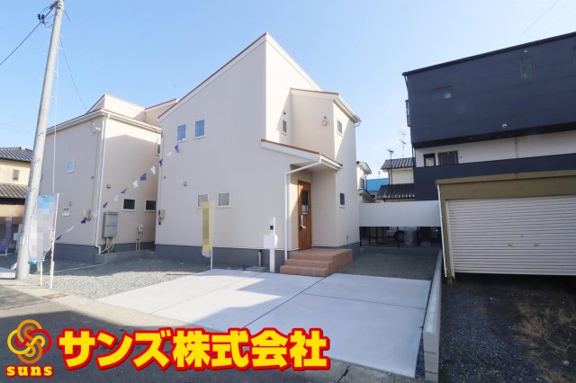 郡山市安積荒井３丁目　　　１号棟　　　安積第1小学校、安積中学区　の外観|北西側から見た駐車場を含む外観♪