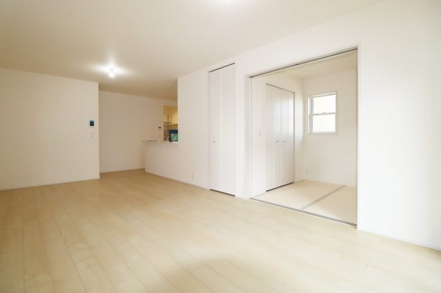 郡山市安積荒井３丁目　　　１号棟　　　安積第1小学校、安積中学区　の居間・リビング