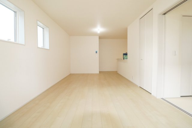 郡山市安積荒井３丁目　　　１号棟　　　安積第1小学校、安積中学区　の居間・リビング