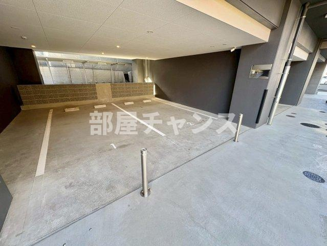 アドバンス名古屋アウリィの駐車場