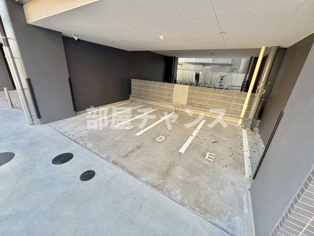 アドバンス名古屋アウリィの駐車場