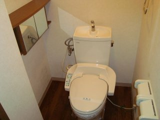 ラ・ポワールのトイレ|シャワー付トイレ