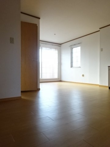 ラ・フレーズⅡの居間・リビング|使いやすい居間です