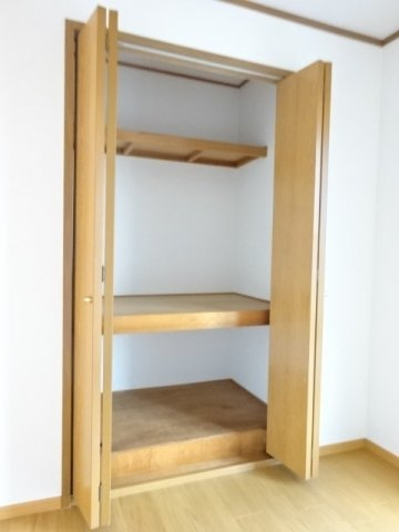 ラ・フレーズⅡの収納|便利な収納スペースです