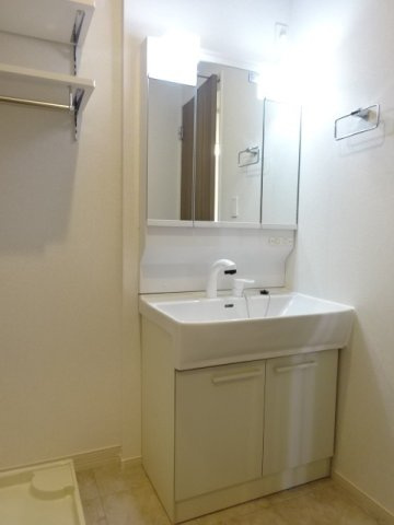 インスラ　トウガネ　Ａの洗面所|コンパクトで使いやすい洗面所