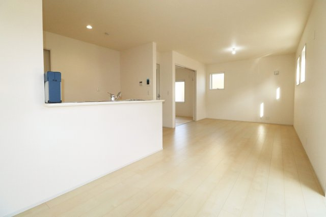 郡山市安積荒井３丁目　　　２号棟　　　安積第1小学校、安積中学区　の居間・リビング