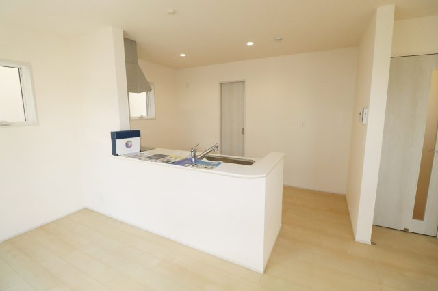 郡山市安積荒井３丁目　　　２号棟　　　安積第1小学校、安積中学区　のキッチン