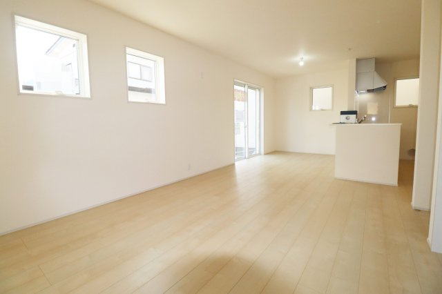 郡山市安積荒井３丁目　　　２号棟　　　安積第1小学校、安積中学区　の居間・リビング