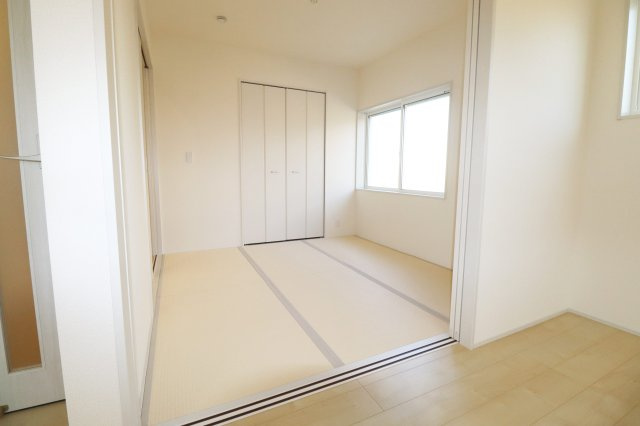 郡山市安積荒井３丁目　　　２号棟　　　安積第1小学校、安積中学区　の和室