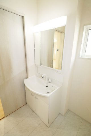 郡山市安積荒井３丁目　　　２号棟　　　安積第1小学校、安積中学区　の洗面所