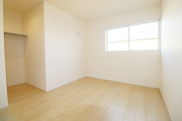 郡山市安積荒井３丁目　　　２号棟　　　安積第1小学校、安積中学区　の洋室