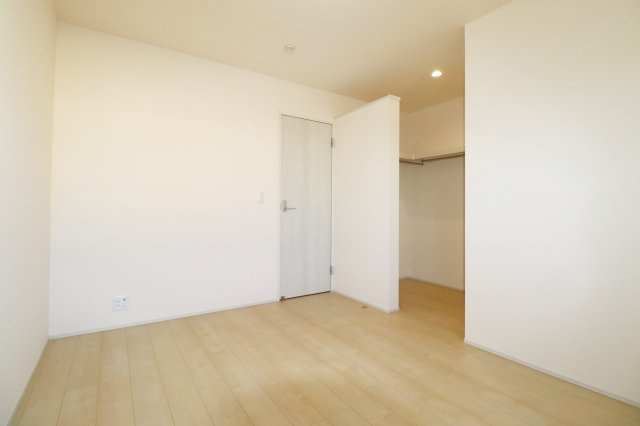 郡山市安積荒井３丁目　　　２号棟　　　安積第1小学校、安積中学区　の洋室