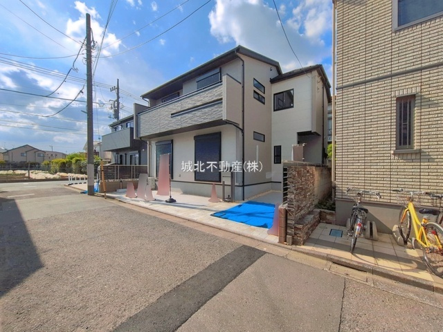 練馬区南大泉3丁目 限定1棟の前面道路含む現地写真|南側道路に面しており陽当たり良好です