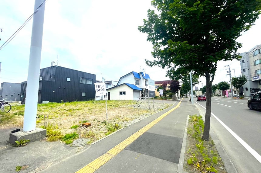 【建築条件付き】　平岡3条1丁目B区画の前面道路含む現地写真