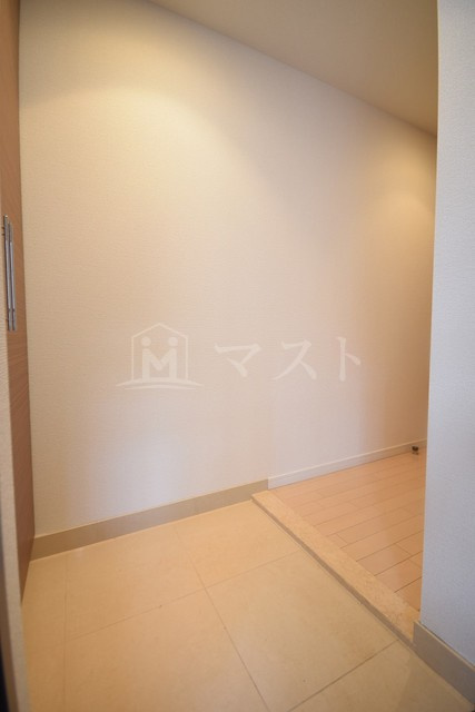 インザグレイス天神橋の玄関