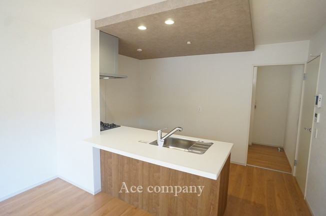 【キッチン】 | 八尾市南本町9丁目 | 対面式のカウンターキッチン♪スッキリとした天板一体型♪お洒落な折り下げ天井です☆